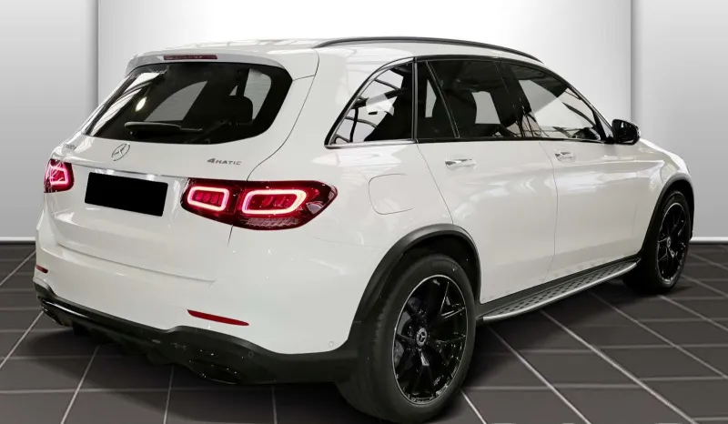 Mercedes-Benz GLC 300 d 4Matic AMG Line= Night Package/Panor Image 2