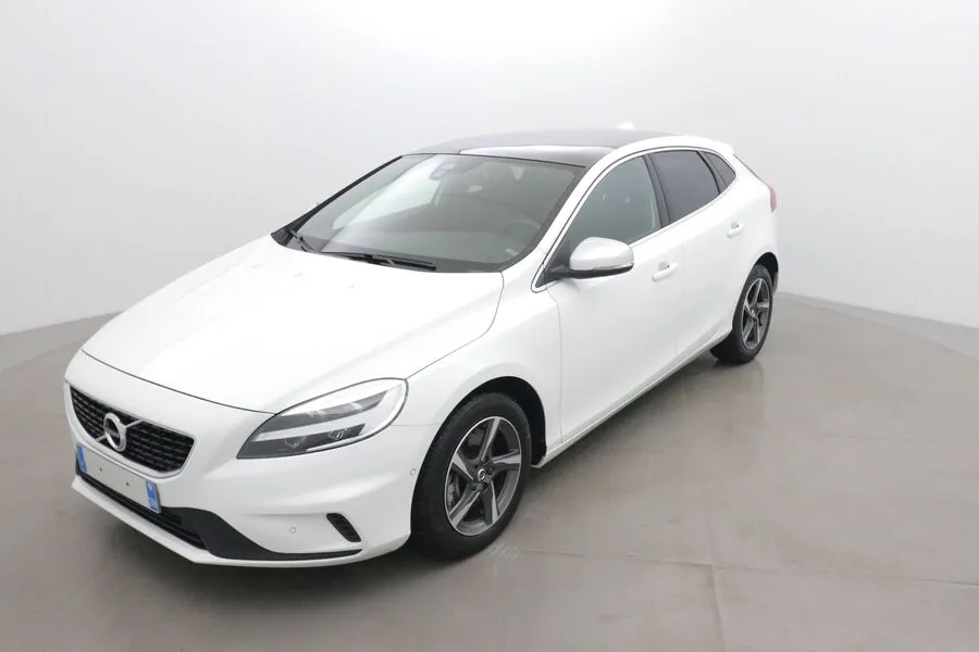 Volvo V40 2.0 D3 150 R-DESIGN GEARTRONIC 6 Image 2