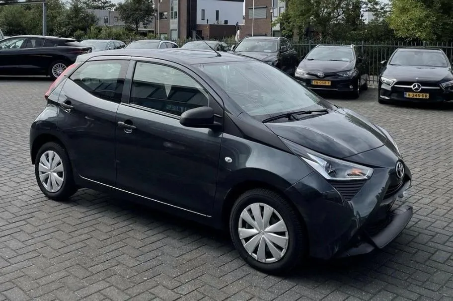 TOYOTA Aygo 1.0 VVT-i 72 CV 5p. x-cool MMT Image 4